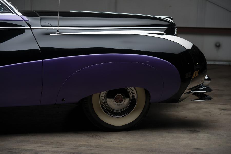 Детали экстерьера Cadillac Series 62 Custom Cabriolet by Saoutchik 1948 года  (фото 11 из 32)
